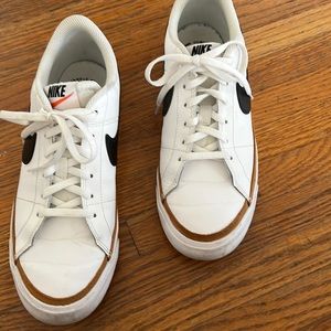 Nike Court Legacy Sneakers